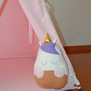 Cojín cabeza unicornio.
