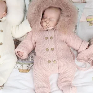 Buzo con pie doble Rosa Empolvado Pangasa Baby 🌸 0-6M | Capucha con pelito desmontable