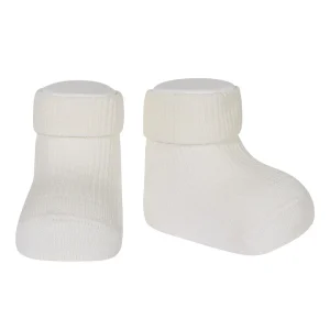 Calcetines de algodón en canalé con el puño vuelto cava para bebé. Disponibles en tallas de 0-3 meses a 6-12 meses. Cóndor